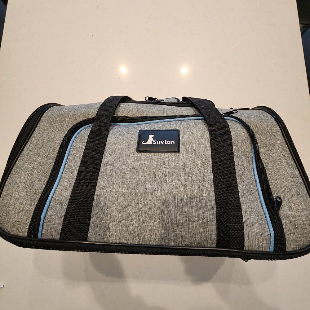 Siivton pet carrier